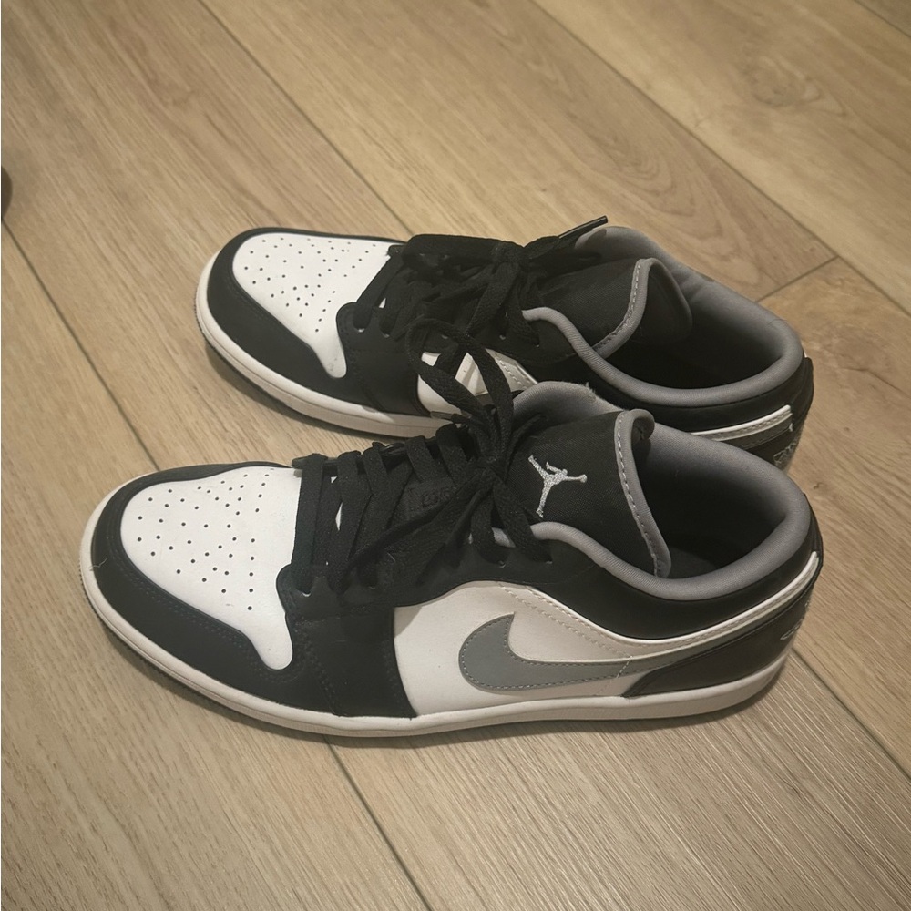 men’s Jordans size 9